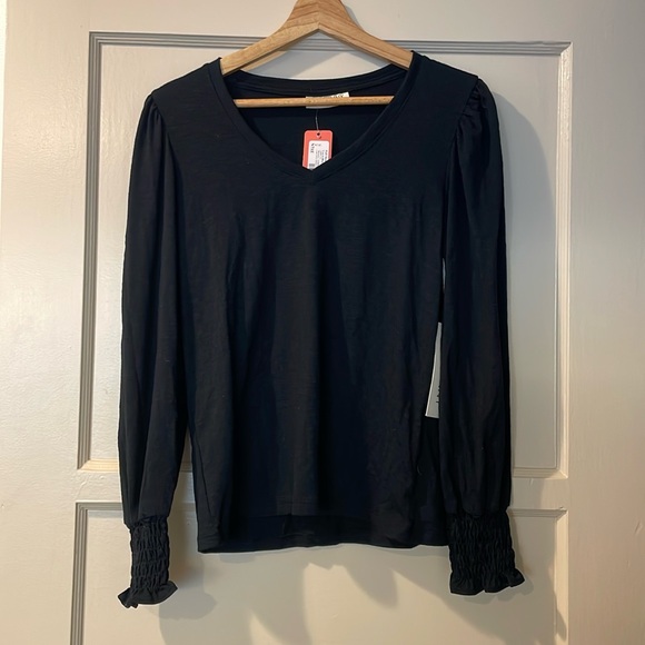 Puff shoulder smocked long sleeve top - Picture 2 of 6